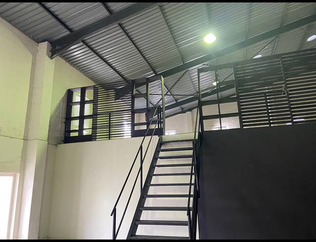 1,337M² WAREHOUSE FOR SALE IN WESTLAKE